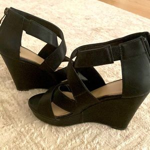 Brand new black wedge sandal 🖤